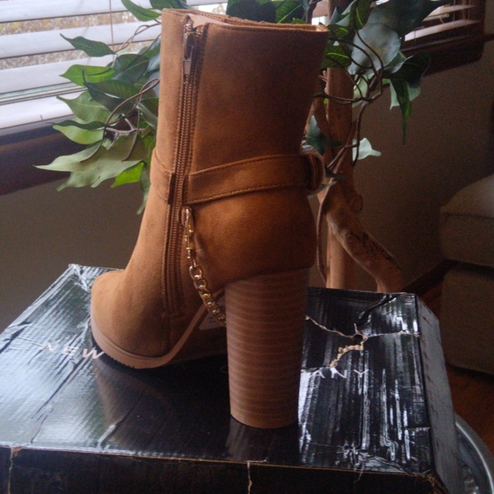 Shoes - Picture 4 of 4